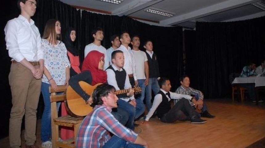 T&ouml;mer &Ouml;ğrencilerinden M&uuml;zik-şiir Etkinliği