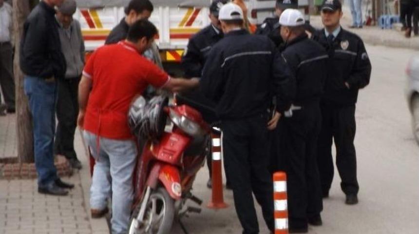 Boz&uuml;y&uuml;k'te Trafik Kazası, 1 Yaralı