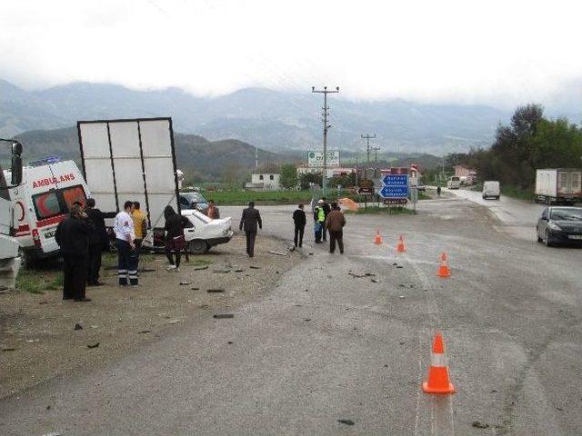 Bolu’da Ambulans İle Otomobil Çarpıştı: 2 Yaralı