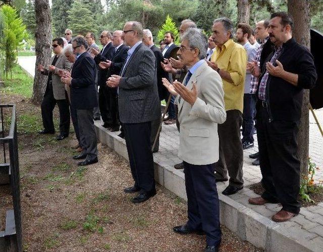 Bursaspor’un Kurucu Üyelerinden Duayen Gazeteci Akgün Merazı Başında Anıldı