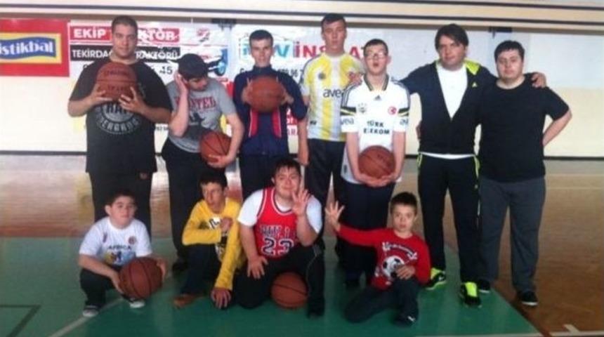 Engelli &Ccedil;ocuklar İlk Basketbol Antrenmanını Yaptı
