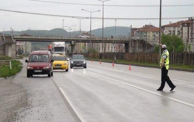 Çorum'da Öğrencilerden Sürücülere Leblebili Uyarı