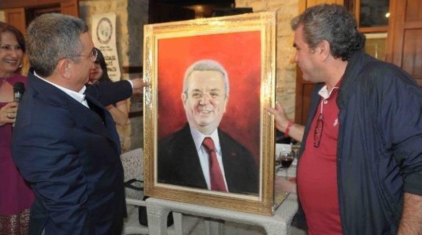 Azeri Sanat&ccedil;ıdan Başkan Kayalı'ya S&uuml;priz Hediye