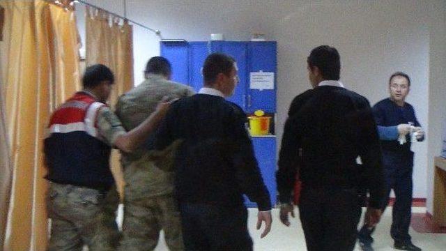 İslahiye&rsquo;de Askeri Ara&ccedil; Devrildi: 5 Asker Yaralı 1