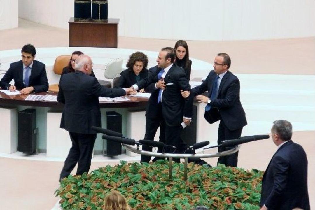 Mecliste Gerilim Bitmiyor