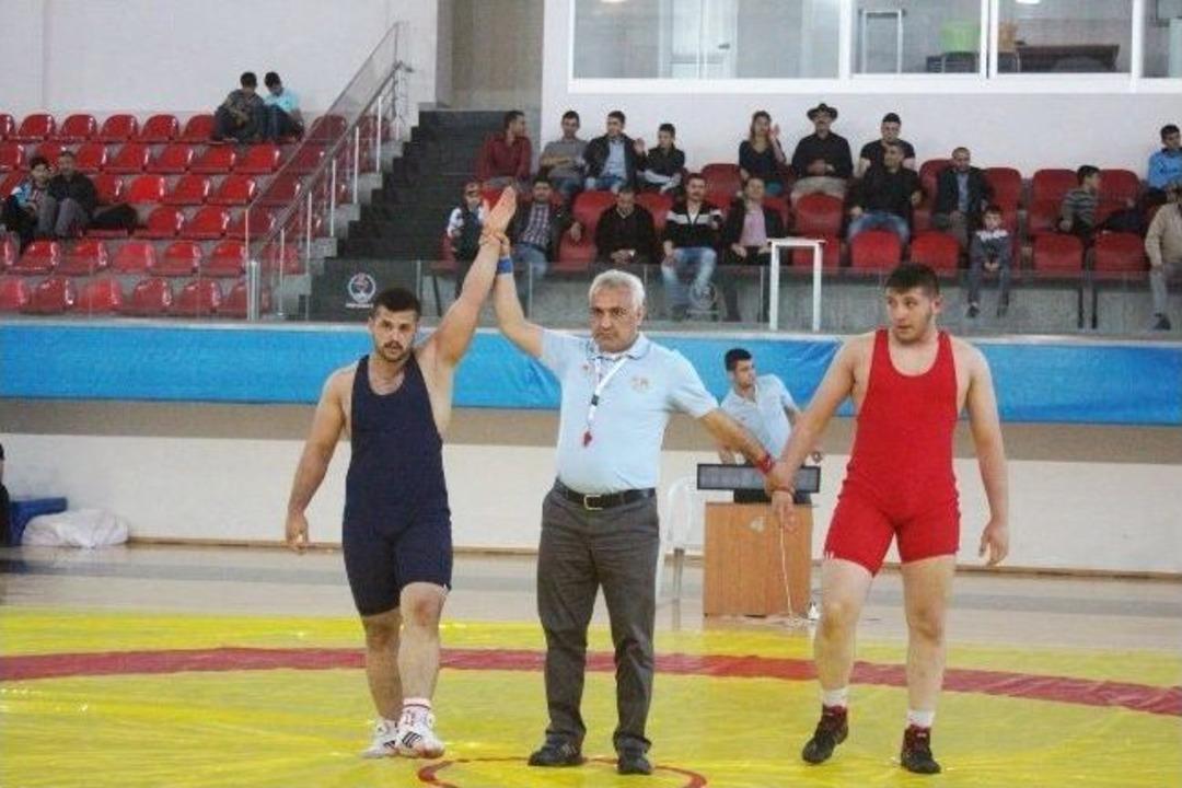 Kayseri Şekerspor G&uuml;reş Takımı Adım Adım S&uuml;per Lig&rsquo;e Gidiyor