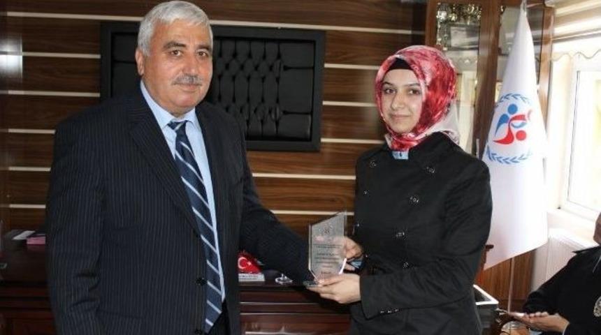 Gen&ccedil;ler &Ouml;d&uuml;llendirildi