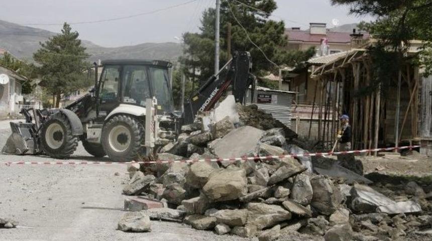 Yol D&uuml;zenleme &Ccedil;alışmaları Devam Ediyor