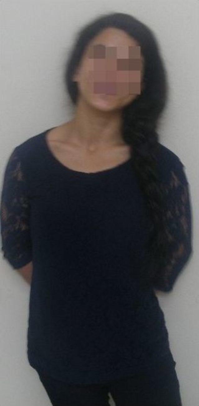 (&ouml;zel Haber) İki Gen&ccedil; Kız Bir Tabla Y&uuml;z&uuml;ğ&uuml; &Ccedil;aldı, Ka&ccedil;arken Yakalandı 2