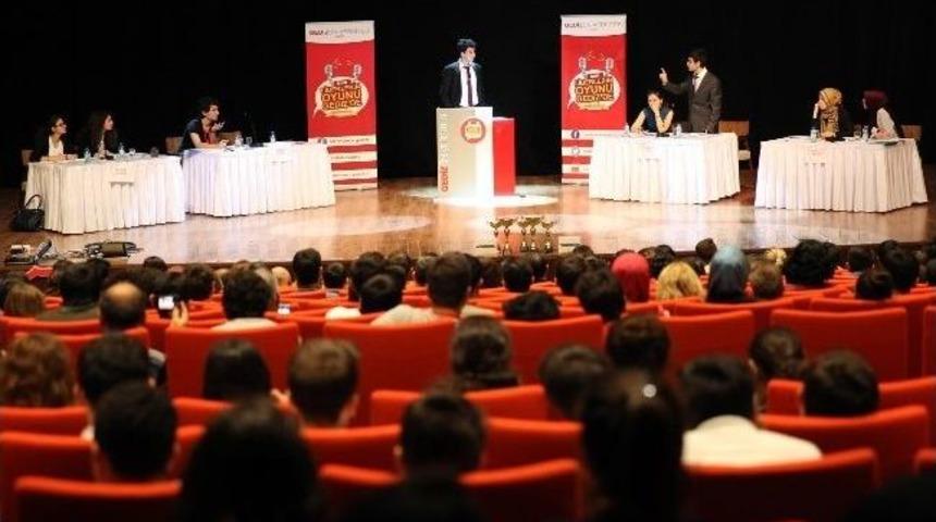 Geleceğin Liderleri K&uuml;rs&uuml;ye &Ccedil;ıktı, Fikirleriyle Yarıştı