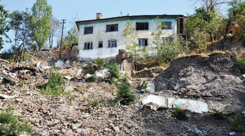 Hıdırlıktepe&rsquo;de Gecekondu Yıkımları Devam Ediyor