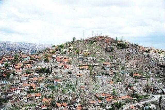 Hıdırlıktepe’de Gecekondu Yıkımları Devam Ediyor