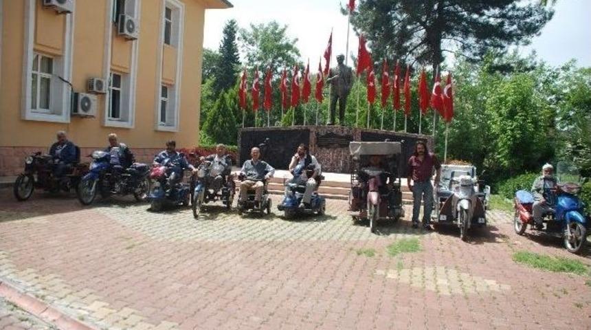 Engelliler Kaymakamla G&ouml;r&uuml;ş&uuml;p Taleplerini İletti