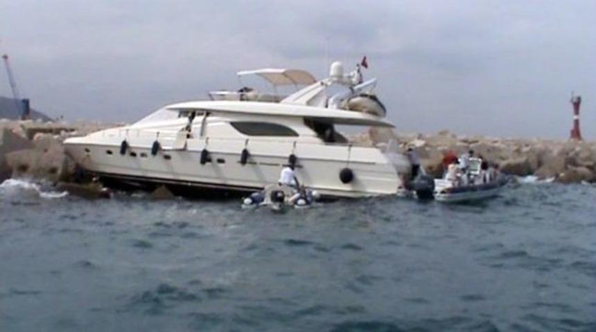 Antalya'da &Ouml;zel Yat Karaya Oturdu