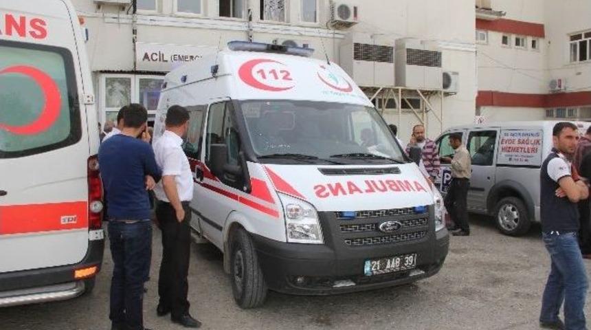 Silvan'da &Ouml;ğrenci Servisi Kaza Yaptı: 1'i Ağır, 18 Yaralı