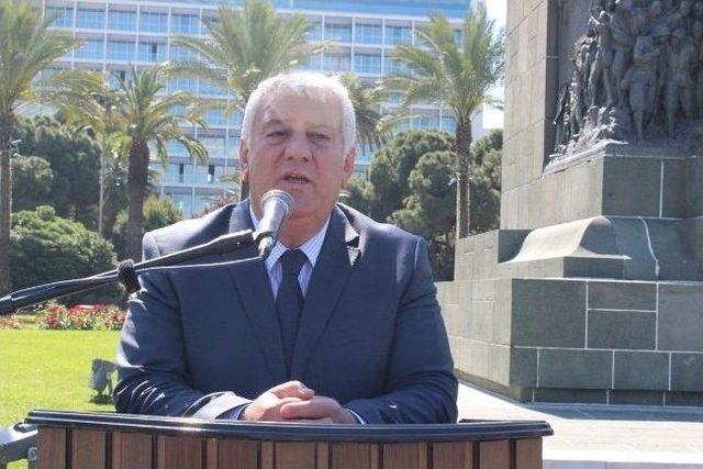 &Ccedil;i&ccedil;ek&ccedil;iler Bayramı İzmir&rsquo;de Buruk Ge&ccedil;ti 1