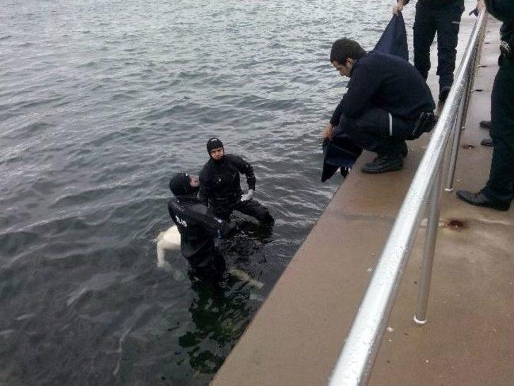 (özel Haber) Beşiktaş'ta Denizden Erkek Cesedi Çıkarıldı G4
