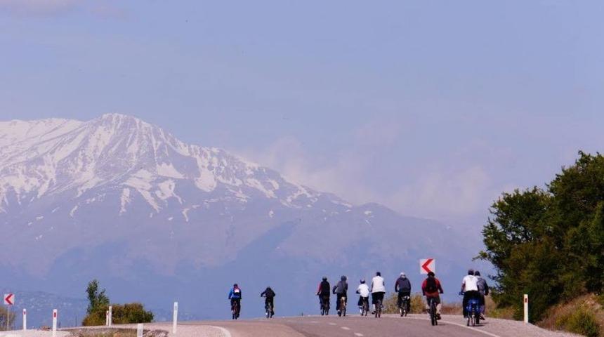 Beyşehir G&ouml;l&uuml; Etrafında Pedal &Ccedil;evirecekler