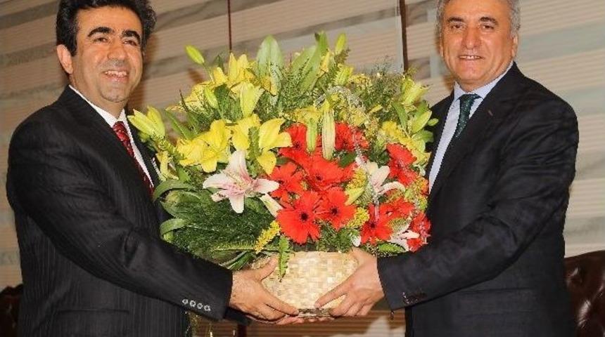 M&uuml;d&uuml;r Sara&ccedil;oğlu'ndan Vali G&uuml;zeloğlu'na Ziyaret