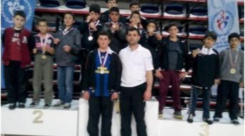 Arifiyeli Minikler 6 Madalyayla D&ouml;nd&uuml;ler