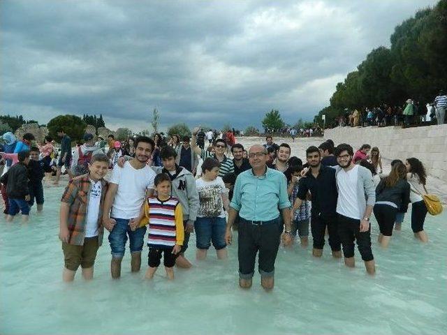 Manyaslı Öğrenciler Pamukkale'de