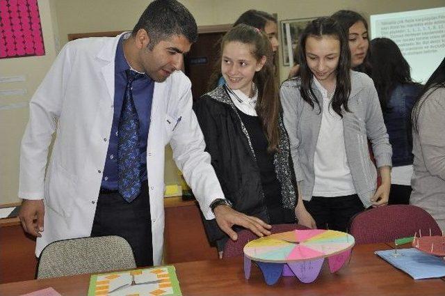 &Ouml;ğrencilerden Matematik Sergisi 1