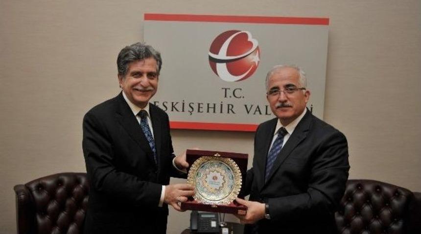T&uuml;rkiye&rsquo;nin Vatikan B&uuml;y&uuml;kel&ccedil;isi Prof. Dr. G&uuml;rsoy, Vali Tuna&rsquo;yı Ziyaret Etti