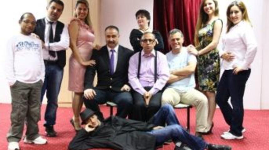 A&uuml; Personel Tiyatrosu "karmakarışık" Adlı Komedi Oyunu Sahneleyecek
