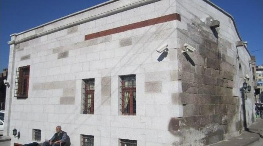 Kemeraltı, K&uuml;&ccedil;&uuml;kmustafa, G&uuml;l&uuml;k, Caferbey Ve Şehitnazımbey Mahallelerinde Tarihi Eserlerde Restorasyon &Ccedil;alışması