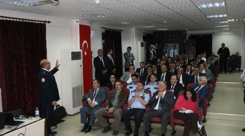 İzmir Emniyetinden Eshot Şof&ouml;rlerine Seminer