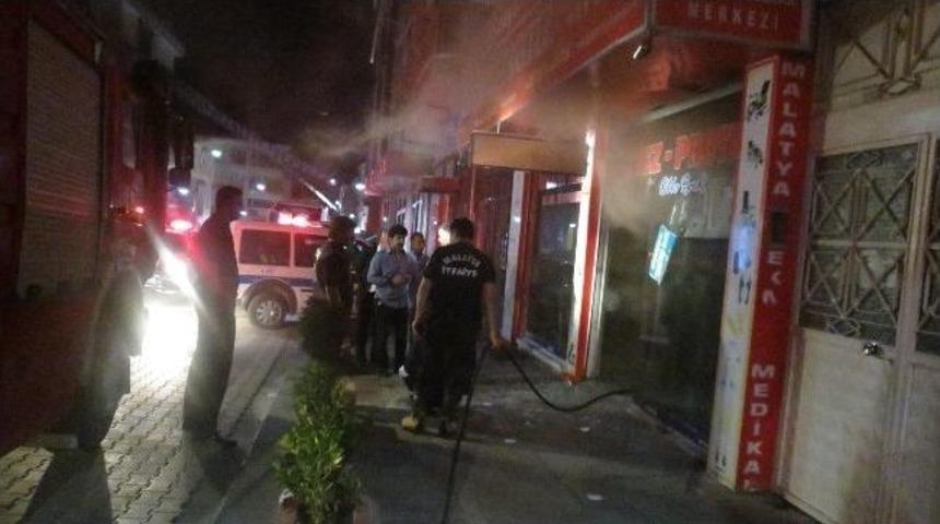 Elektrik Kablosundan &Ccedil;ıkan Yangın Korkuttu