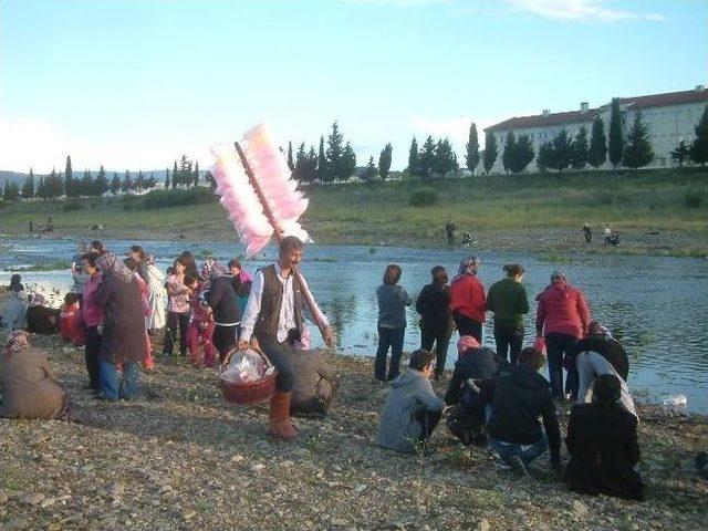 Burhaniye’de Hıdırellez Coşkusu Yaşandı