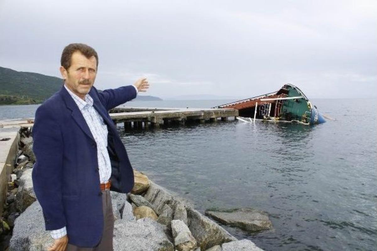 (&ouml;zel Haber) Batık Gemi Tehlike Sa&ccedil;ıyor