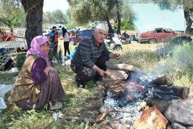 Demre’de Hıdırellez Kasapların Yüzünü Güldürdü