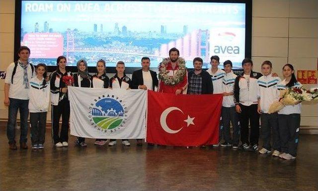 Avrupa Şampiyonu Enes Erkan&rsquo;a Coşkulu Karşılama 1