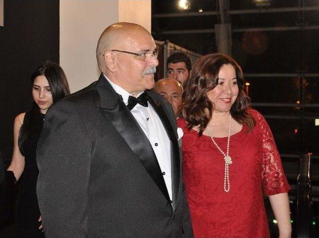 Sadri Alışık Ödül Töreninde Ünlüler Geçidi 1