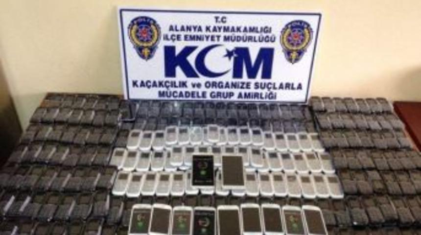 Alanya'da G&uuml;mr&uuml;k Ka&ccedil;ağı 1428 Cep Telefonu Ele Ge&ccedil;irildi