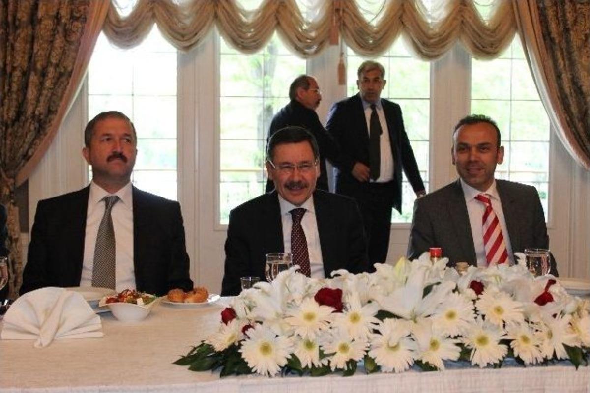 Başkan G&ouml;k&ccedil;ek, Radyo Temsilcileriyle Bir Araya Geldi