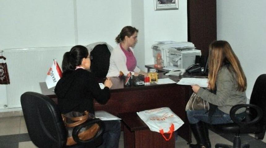 &Ouml;sym B&uuml;rosunda Kpss Yoğunluğu