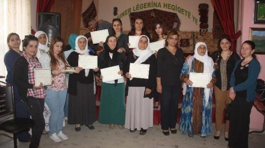 Hakkarili Kadınlara Sertifika