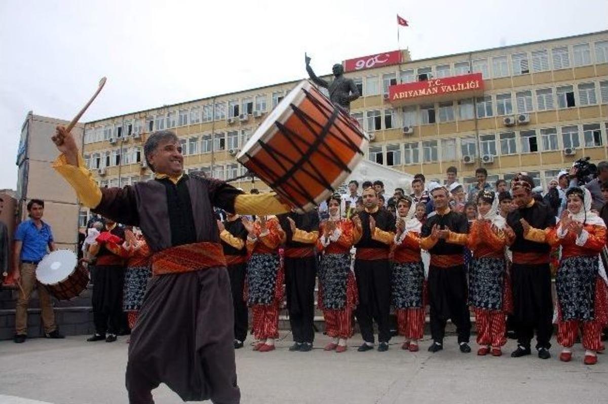 Adıyaman Kitap Ve &Uuml;niversite Tanıtım G&uuml;nleri'ne Filarmonili Ve Davullu A&ccedil;ılış