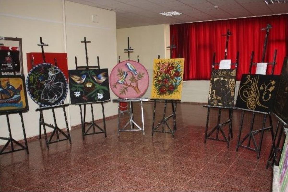 F&uuml; &Ouml;ğrencileri Eserlerini Sergide Topladı