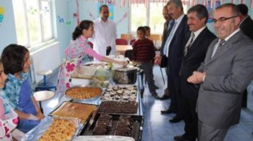 &Ouml;ğrencileren Kermesi İlgi G&ouml;rd&uuml;