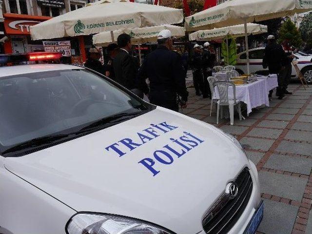 Edirne'de Trafik Haftasında Bilgilendirici Stant Kuruldu