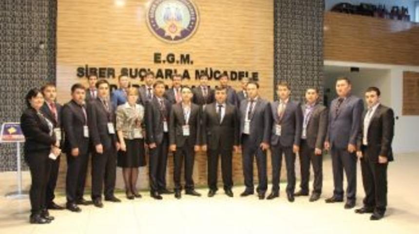 Kazakistan Savcılık Enstit&uuml;s&uuml; Personeline Eğitim