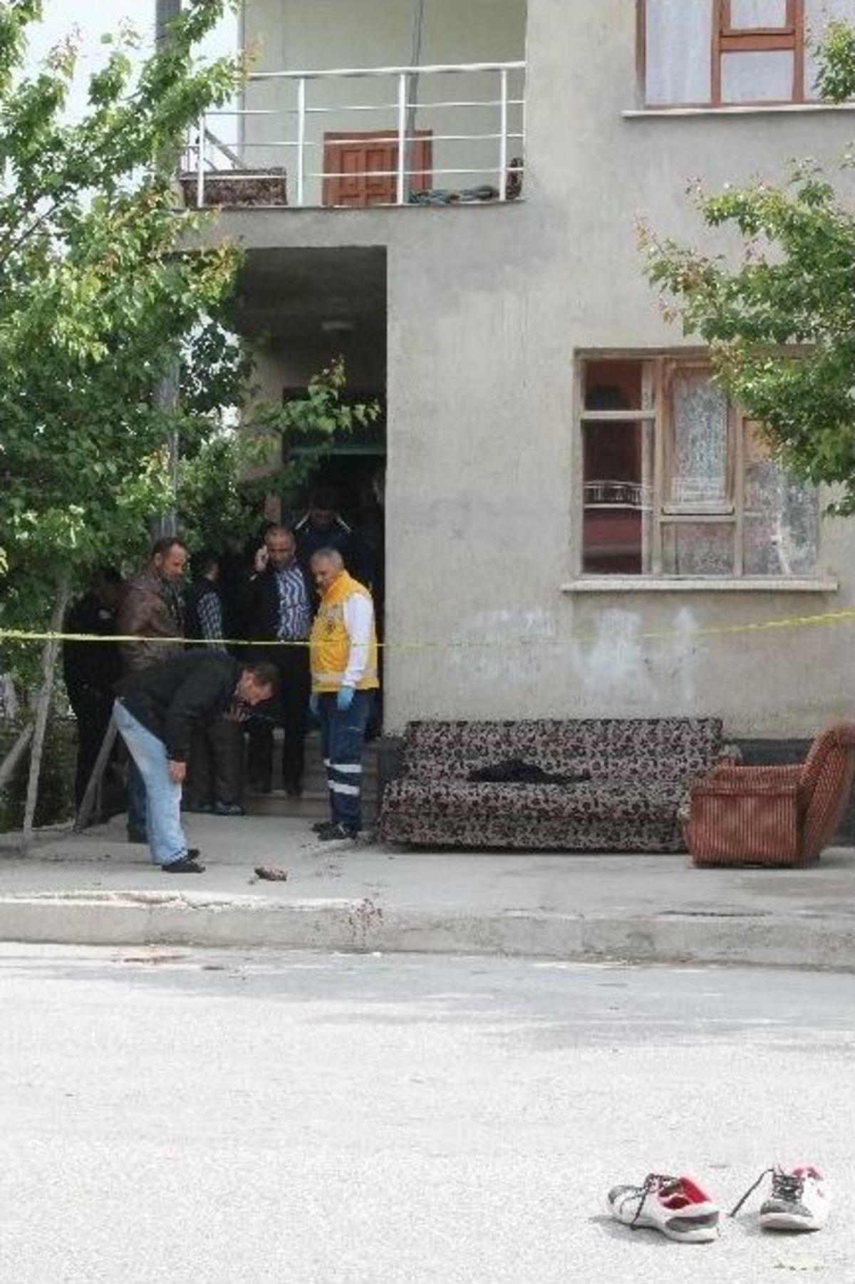 Eşini Ve Baldızını &Ouml;ld&uuml;rd&uuml;