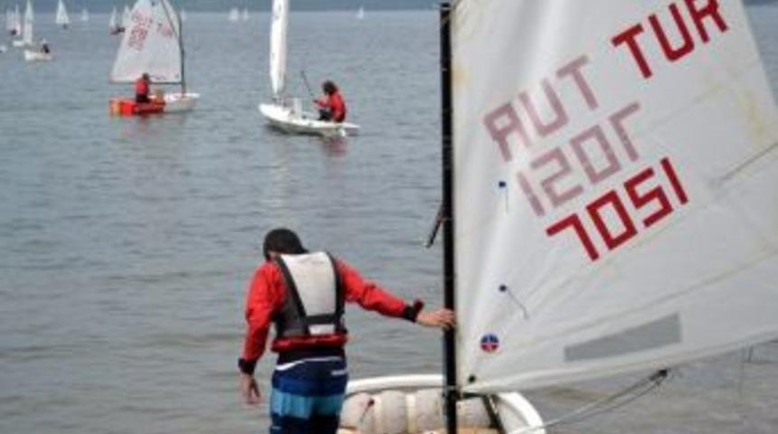 Burgaz Yelken Kul&uuml;b&uuml;, Optimiste Adını Yazdırdı