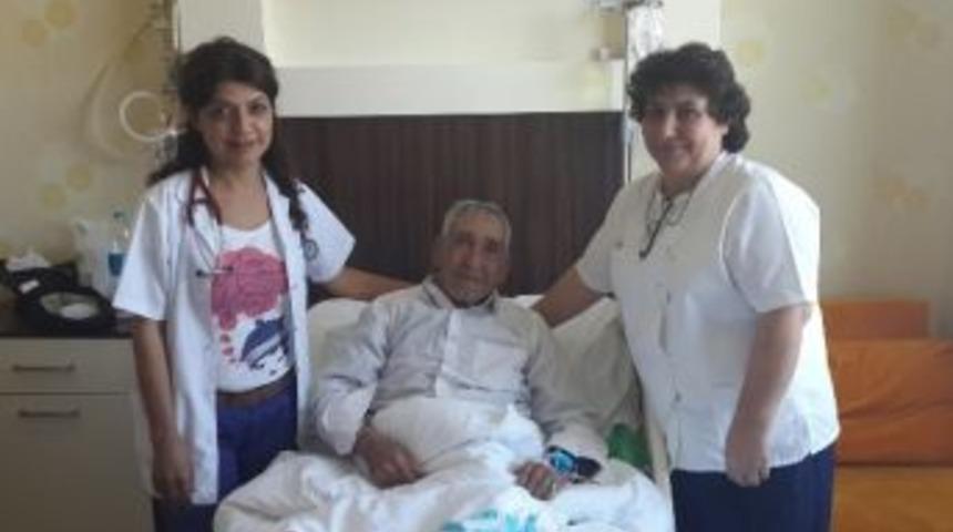 Unesco&rsquo;nun &lsquo;yaşayan İnsan Hazinesi&rsquo; Hayri Dev Hastaneye Kaldırıldı