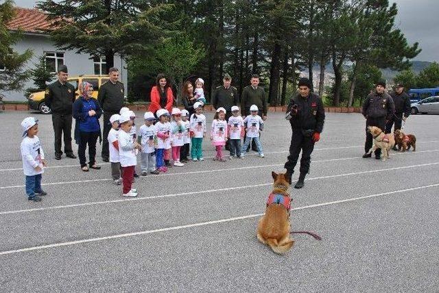 Yozgatlı Miniklerden Jandarma'ya Ziyaret