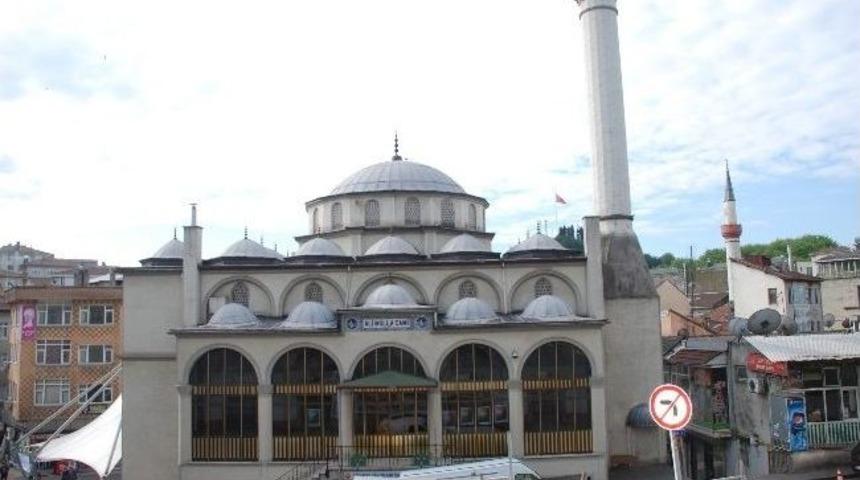 Polis, Camide Hırsızlık Yapan Zanlının Peşine D&uuml;şt&uuml;